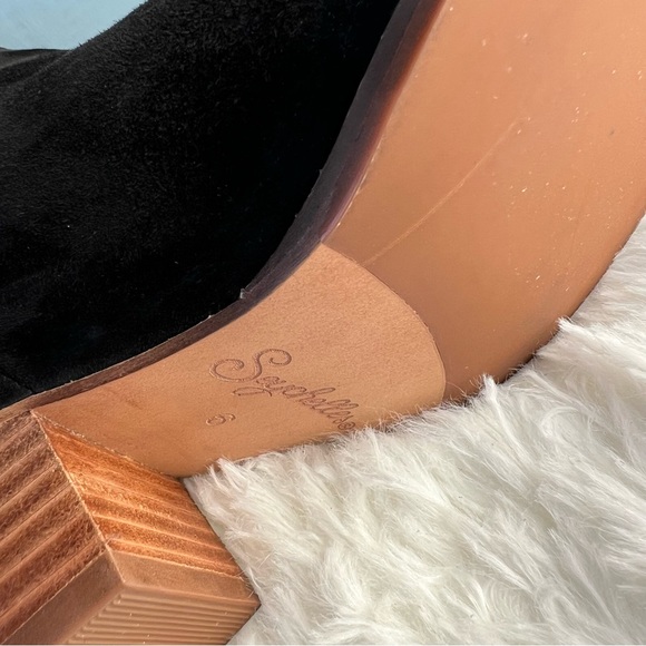 Seychelles, floodplain suede black bootie, size 6 - Picture 11 of 16